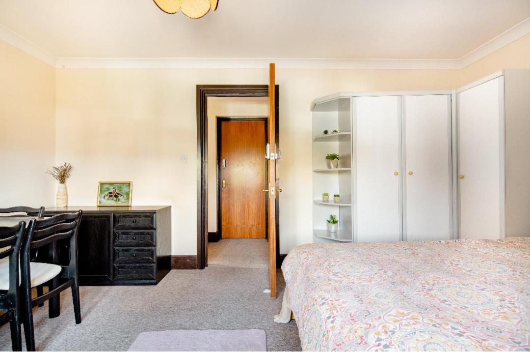 Spacious Room 2 Mins From Station London Exterior photo