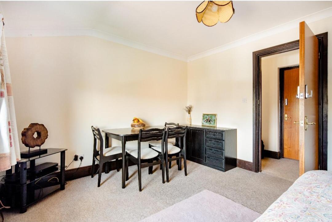 Spacious Room 2 Mins From Station London Exterior photo
