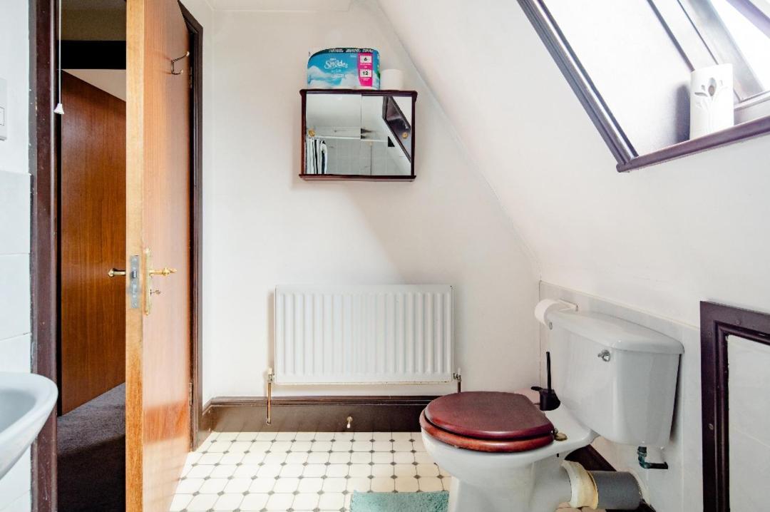 Spacious Room 2 Mins From Station London Exterior photo