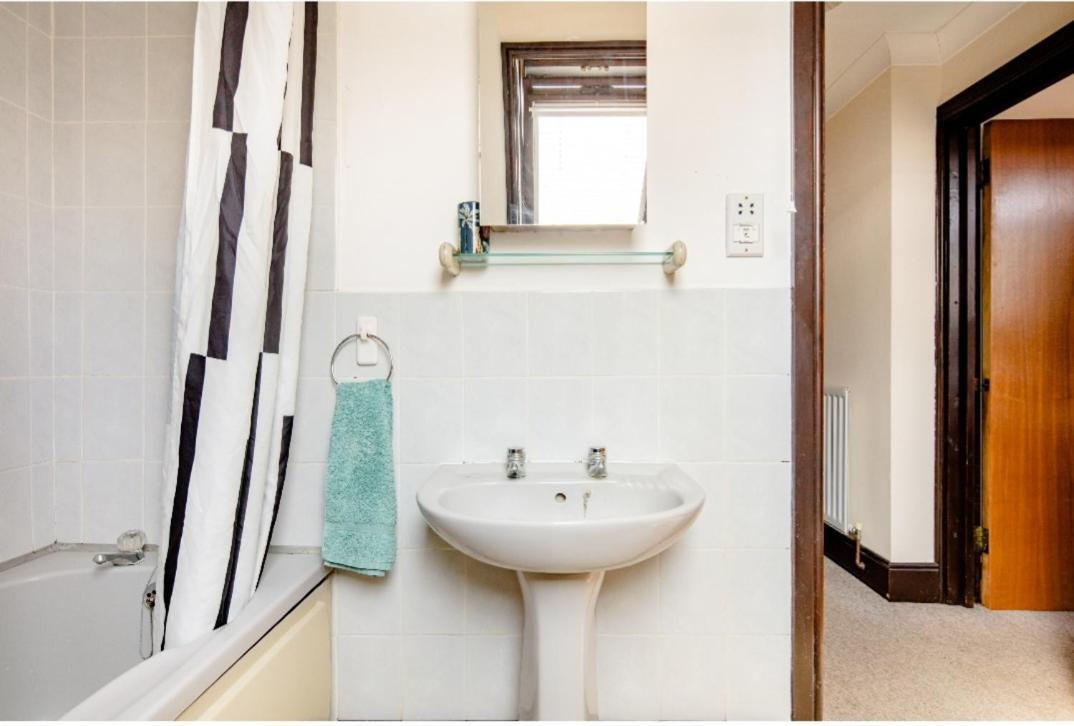 Spacious Room 2 Mins From Station London Exterior photo
